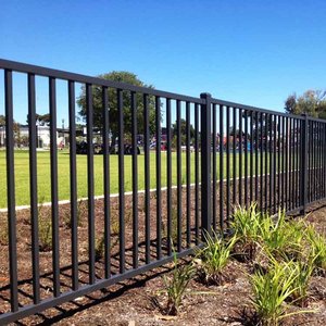 Nouvelle clôture de sécurité extérieure avec panneaux tubulaires en métal, fer et aluminium pour la maison - Product Image 1