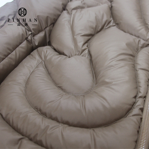 Chaqueta acolchada OEM con diseño de costura única superesponjosa acolchada de plumón de <span class=keywords><strong>ganso</strong></span> para <span class=keywords><strong>hombre</strong></span>, venta directa del fabricante - Product Image 5