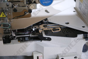 GC664--01CB/EUT/DD Machine <span class=keywords><strong>à</strong></span> coudre <span class=keywords><strong>à</strong></span> couplage <span class=keywords><strong>à</strong></span> entraînement direct <span class=keywords><strong>de</strong></span> <span class=keywords><strong>lit</strong></span> <span class=keywords><strong>de</strong></span> cylindre <span class=keywords><strong>à</strong></span> grande vitesse avec lève-<span class=keywords><strong>pied</strong></span> automatique - Product Image 4