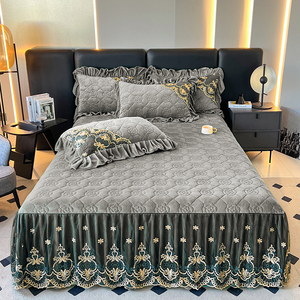 Falda de cama romántica de encaje de alta calidad, cómoda y suave, de forro polar de leche, para una experiencia extremadamente confortable. - Product Image 2