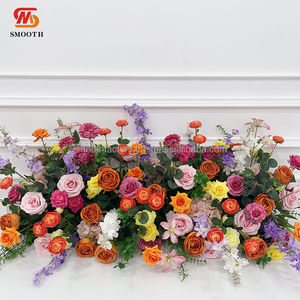 Camino de Mesa de Flores Hecho a Mano en Rosa y Naranja Personalizado LEDA, Decoración Suave para Bodas, Fiestas de Cumpleaños y San Valentín - Product Image 4