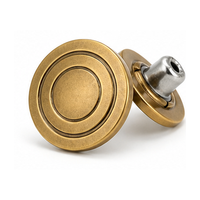 Bouton de jean rond personnalisé sans nickel, en laiton doré avec logo en relief, dos plat, placage écologique OEKO-TEX pour la vente en gros de denim