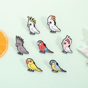 Эмалевые значки с мультяшными животными: попугай, ара, какаду, неразлучник. Броши, значки для лацкана и рюкзака, ювелирные изделия, подарки оптом. - Product Image 2