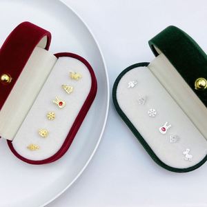 ต่างหูเงินรูปมูสลายเกล็ดหิมะน่ารัก ดีไซน์คริสต์มาสจาก Dylam Ornaments เหมาะสำหรับเทศกาลคริสต์มาส - Product Image 4