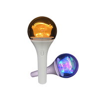 Bâton lumineux LED télécommandé à changement de couleur rose, bâton de concert personnalisé, bracelet lumineux, cadeaux de fête