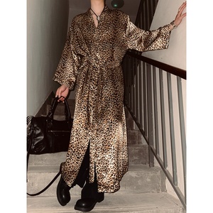 Vestaglia da <span class=keywords><strong>uomo</strong></span> in raso con stampa leopardata a maniche lunghe, vestaglia casual da casa, pigiama, <span class=keywords><strong>accappatoio</strong></span> per uso quotidiano, loungewear da donna - Product Image 3
