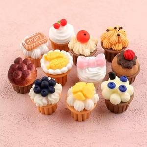 Gran oferta 3D miniatura pastel Artificial Cupcake resina encanto nuevo diseño comida tema recuerdo a precio al por mayor - Product Image 6