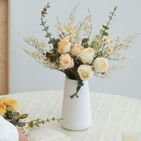 Nordischer Stil Rosen-Gänseblümchen Seidenstoff Künstlicher Blumenstrauß für Muttertag & Abschlussfeier Heim Hotel Zimmerdekoration Großhandel