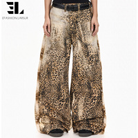 Pantalon en jean numérique LARSUR personnalisé avec impression 3D DTG/DGT intégrale, motif léopard, patchwork et fausse fourrure de lapin, effet trompe-l'œil latéral