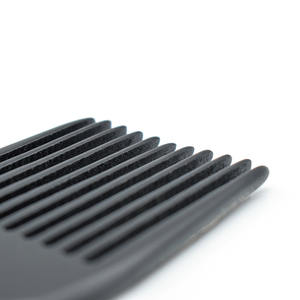 หวีไม้สีดำสำหรับผู้ชาย ขายดี ช่วยลดการขาดหลุดร่วงของเส้นผม หวีซี่ห่าง หวีสำหรับผมหยิกฟูแบบแอฟริกัน - Product Image 5