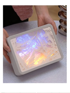 Lampe de nuit personnalisée USB à cadre d'art moderne Lampe de sculpture en papier carrée à LED blanc chaud dans le style d'un château en mouvement pour la décoration intérieure de la chambre à coucher - Product Image 5