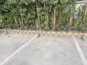 Cancello espandibile della barriera dell'animale domestico di sicurezza d'acciaio di alluminio con le rotelle piegabili recinto flessibile barricata pieghevole Mobile del metallo