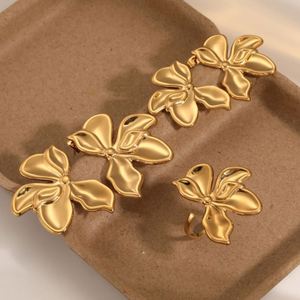 Conjunto de joyas elegante y ajustable de aleación, compuesto por un collar y pendientes en forma de gota de agua, ideal - Product Image 1