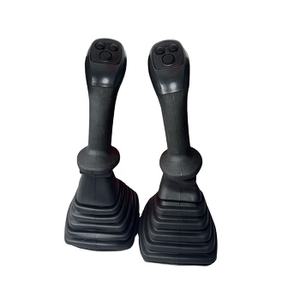 Joystick d'excavatrice <span class=keywords><strong>de</strong></span> pièces <span class=keywords><strong>de</strong></span> rechange d'excavatrice et <span class=keywords><strong>botte</strong></span> en caoutchouc pour Daewoo Doosan DX130 DX080 DX220 - Product Image 1