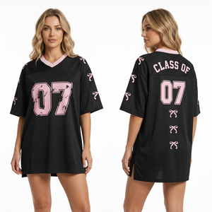 เสื้อฟุตบอลตาข่ายสีดำสำหรับผู้หญิง รุ่น 07 ลายโบว์สีชมพู ทรงปกติ แขนสั้น ระบายอากาศได้ดี แห้งเร็ว ชุดกีฬาสำหรับผู้ใหญ่ - Product Image 1