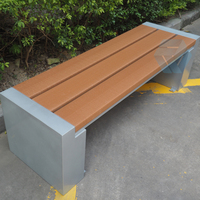 Banc d'arrêt de bus moderne, durable, résistant à l'eau, écologique, 3 places, en HDPE et acier galvanisé, pour usage extérieur en hôtel