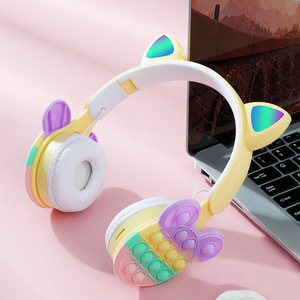 Auriculares de silicona B30 para aliviar el estrés, juguete antiestrés, auriculares inalámbricos con LED para orejas de gato - Product Image 3