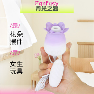 เครื่องสั่นรูปดอกไม้แบบดูดและสั่นสำหรับผู้หญิง ชาร์จผ่าน USB ของเล่นผู้ใหญ่ - Product Image 1