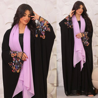 Abaya de Soirée Moderne Élégante et Pudique, Style Musulman avec Broderie Florale Noire et Rose Faite Main, Origine Dubaï - Accessoire Inclus