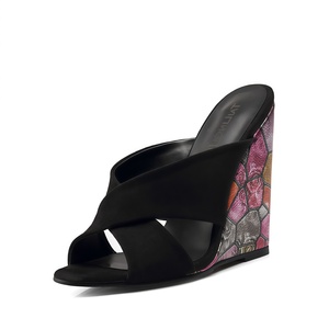 Sandalias de cuña estampadas de lujo para <span class=keywords><strong>mujer</strong></span>, de diseñador, de verano, talla grande, tacón alto, impermeables, con sensación refrescante, suministro transfronterizo - Product Image 3