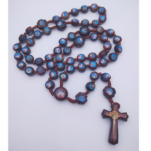 Chapelet en <span class=keywords><strong>bois</strong></span> de noyer foncé avec placage argent antique, médaille de saint <span class=keywords><strong>Christophe</strong></span> unisexe et crucifix gravé - Product Image 5