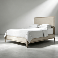 Lit en bois massif avec pied de lit finition sablée, lit plateforme en bois et tissu français pour les acheteurs de meubles de style neutre