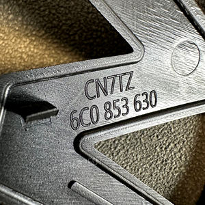 Set 2 Pezzi Emblema Griglia Anteriore <span class=keywords><strong>Nero</strong></span> Lucido + <span class=keywords><strong>Logo</strong></span> Posteriore per <span class=keywords><strong>Volkswagen</strong></span> Polo 6R 6C 2006-2018 - Product Image 2