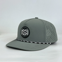 Casquette de baseball personnalisée à 5 panneaux avec logo en PVC caoutchouc, imperméable, perforations découpées au laser, casquette de golf en polyester vert avec cordon