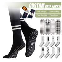 Échantillon gratuit bas quantité minimale de commande personnalisé antidérapant rayé Yoga Grip chaussettes coton femmes Crew Pilates Yoga chaussettes