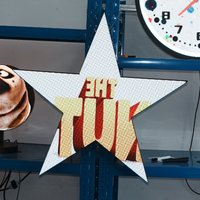 Pantalla Personalizada en Forma de Pentagrama con Señales Electrónicas para Publicidad en Instituciones Educativas Infantiles