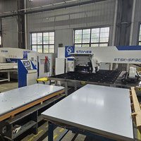 Machine de poinçonnage à tourelle CNC automatique en acier inoxydable avec une capacité de 30T à haut rendement pour la fabrication de métaux de précision
