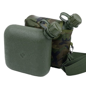 Gourde de survie en <span class=keywords><strong>plastique</strong></span> de 2 L, forme carrée, motif camouflage, pour le camping - Product Image 1