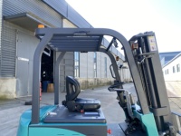 Chariot élévateur électrique sans entretien en fonte durable, 2 tonnes, alimenté par batterie au lithium, à chargement rapide pour la manutention de matériaux en entrepôt