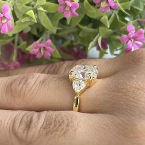 Anillo de diamantes cultivados en laboratorio de Plata de Ley 925 para mujer al por mayor, diamantes de corte de pera ovalados de claridad VVS clásicos para bodas - Product Image 2