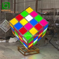 Sculpture de Cube en fibre de verre de peinture de couleur décorative