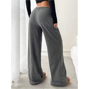 Pantalon de survêtement personnalisé pour femme, taille basse, coupe large, avec poches, en tissu éponge respirant, style décontracté - Product Image 3