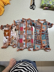 Combinaison bébé unisexe personnalisée en bambou tricoté 200-220 g/m² avec fermeture éclair bidirectionnelle, manches courtes imprimées, décontractée, automne, ODM – Nouveauté très demandée - Product Image 4