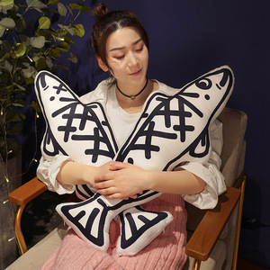 Coussin de bureau en forme de poisson, populaire sur internet, avec motifs graffiti amusants, en peluche de poisson séché, rembourré en coton PP, pour la sieste au bureau - Product Image 3