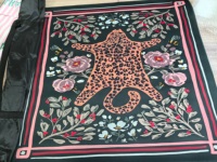 Tapis de Mahjong Botanique Vintage Léopard Vert Foncé avec Accents Abeille et Rose, Épais, Antidérapant, Pliable, pour Pique-nique et Jeu, avec Sac
