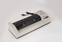 Laminateur à rouleaux chauffant Colordowell WD-YG-320C A4 560W 220V 4 rouleaux en caoutchouc Vitesse 550 mm/min 150s de préchauffage Utilisation de bureau 1 an de garantie