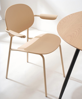 Chaises de salle à manger empilables en gros pour écoles, restaurants, cafés et maisons