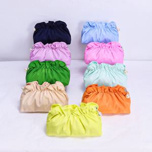 Sacs de rangement cosmétiques portables imperméables en nylon écologique multicolores pour femmes avec tirette de fermeture éclair perlée et plissé nuage personnalisé - Product Image 1
