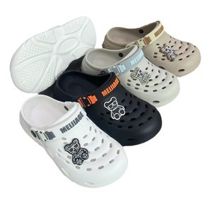 Chaussures de plage en gros pour hommes, <span class=keywords><strong>sabots</strong></span> à boucle ornementale petit ours, <span class=keywords><strong>sabots</strong></span> de jardin antidérapants à la mode en EVA, pantoufles respirantes - Product Image 1