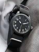 Montre classique de style sportif, boîtier en acier inoxydable noir mat, cadran noir, aiguilles lumineuses, bracelet en cuir, pour hommes, durable, résistante à l'eau