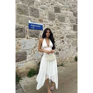 Robe trapèze en crochet Sandra White, longueur ras du sol, taille empire naturelle, froncée et à volants, imprimé musulman, en polyester tissé, tailles XS-XL - Product Image 1