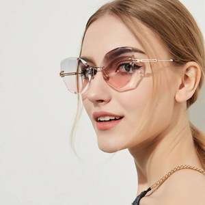 Nouvelles Lunettes de Soleil de Luxe 2025 à Verres Taillés Diamant, Lunettes de Soleil Dégradées Sans Monture Oeil de Chat pour Femme - Product Image 2