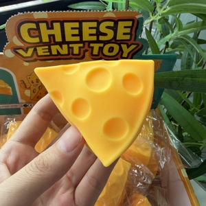 Nouveau jouet créatif réaliste en caoutchouc souple en forme de fromage, anti-stress, à presser, pour garçons et filles - Product Image 1