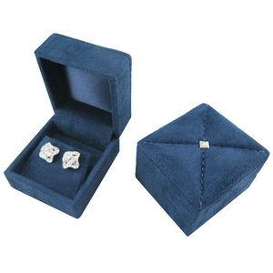 Caja de Joyería de Terciopelo con Tachuelas de Lujo de Alta Gama, Color y Tamaño Personalizados para Exhibición de Joyería Fina, Anillos y Pulseras - Product Image 3