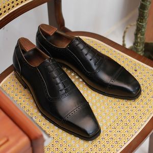 รองเท้าผู้ชายสไตล์อังกฤษแบบใหม่ รองเท้าลำลองสำหรับงานแต่งงาน รองเท้าแบบ Brogue สามชิ้นต่อกัน ปลายแหลม ผูกเชือก น้ำหนักเบา ระบายอากาศได้ดี - Product Image 2