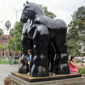 Una famosa estatua <span class=keywords><strong>de</strong></span> bronce abstracta moderna al aire libre <span class=keywords><strong>de</strong></span> un <span class=keywords><strong>caballo</strong></span> gordo <span class=keywords><strong>de</strong></span> Fernando Potro - Product Image 3